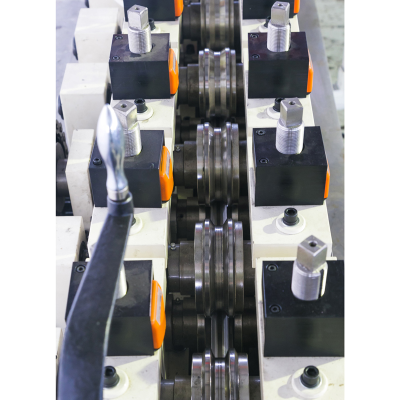 Vollautomatische kalte Stahlstreifenprofilprofil Hoop Ring V Bandklemme Rollenforming Making Machine Maschine